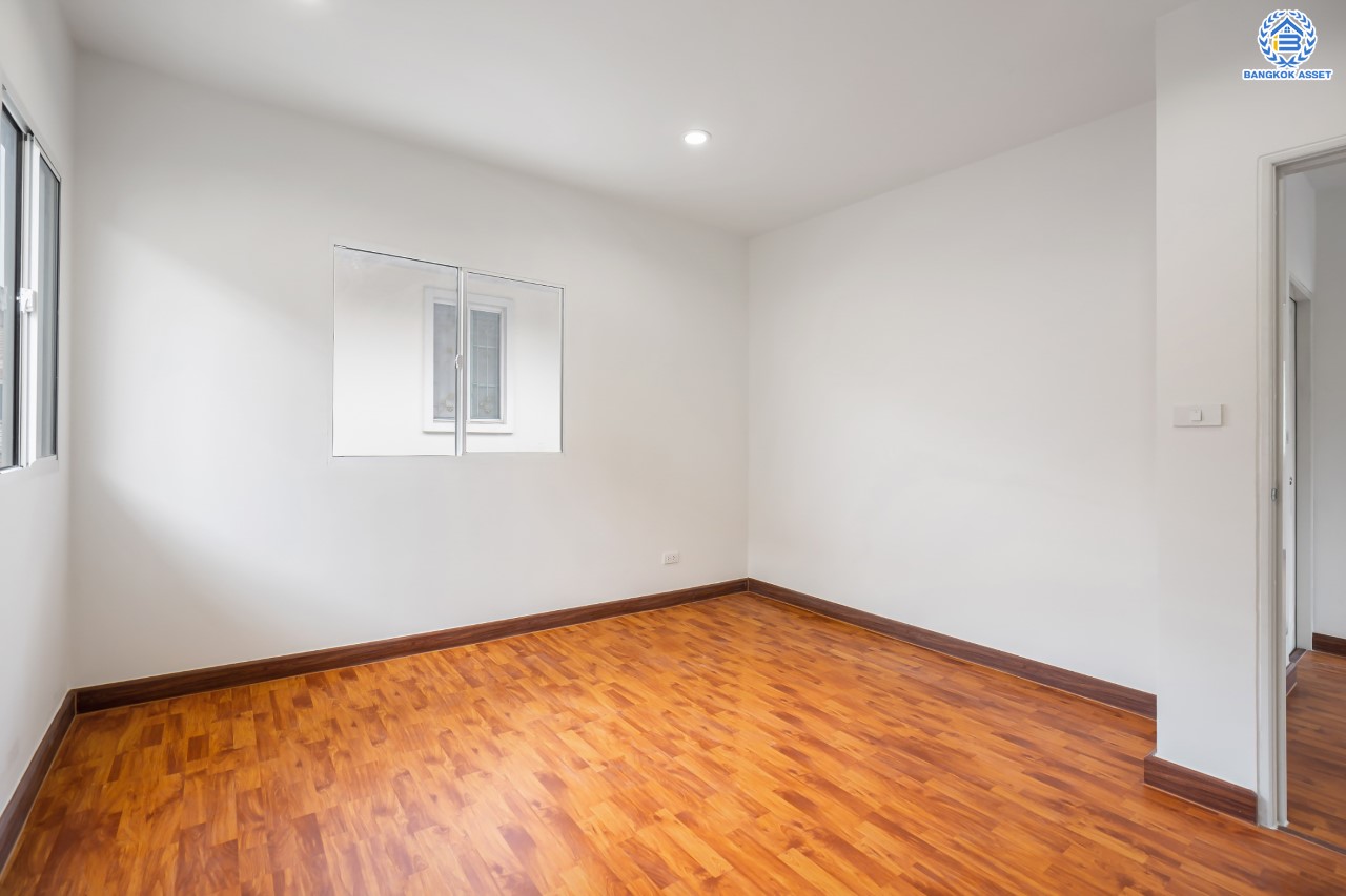 บ้านมือสองตกแต่งใหม่ หลังใหญ่ ม.ภัสสร14 บางใหญ่ ดีไซน์ทันสมัย เนื้อที่ 51.5 ตร.ว. รองรับทุกความสุข ฟังก์ชัน 3 ห้องนอน 2 ห้องน้ำ 2 ที่จอดรถ บนทำเลศักยภาพ ใกล้เซ็นทรัลเวสต์เกต ทางด่วน "ศรีรัช" และรถไฟฟ้าสายสีม่วง "สถานีตลาดบางใหญ่"